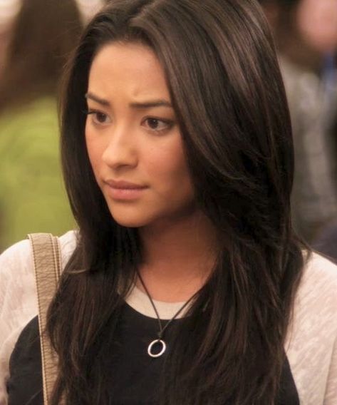 Pll Hair, Emily Outfit, Dye Hairstyles, Shay Mitchell Hair, Pll Aesthetic, Dreaming Freedom, Emily Fields, Character Icons, Black Widow Marvel