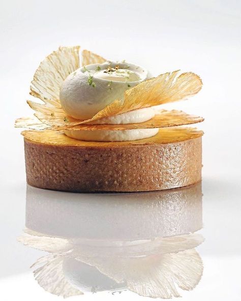 Credit to @sarayruizrodriguez Coconut and Pineapple Tart Credit to @sarayruizrodriguez Coconut an... Fine Dining Desserts, Gourmet Food Plating, Pineapple Tart, Dessert Presentation, Dessert Plating, Creative Desserts, Pastry Art, Beautiful Desserts, Pastry Desserts