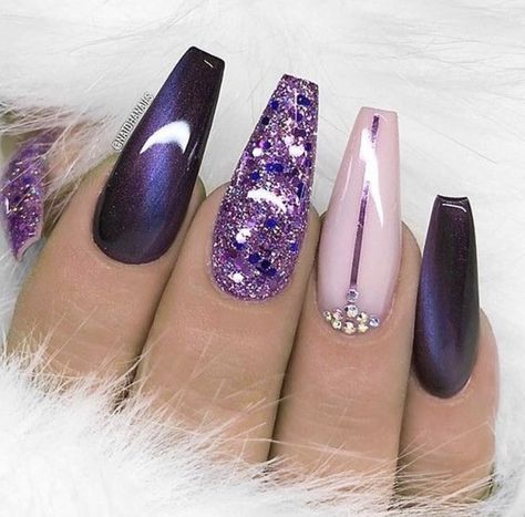 Pinterest : @Jessicaavelar_ Nails With Glitter, Eye Nail Art, Bridal Nail Art, Black Nail Art, Her Nails, Super Nails, Cat Eye Nails, Pink Nail, Beautiful Nail Art