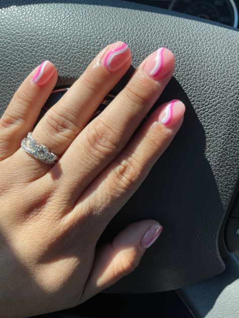 Picture of hand showing nails that are short, with a pink stripe design Short Nails With Stripes, Pink And White Striped Nails, Pink Stripe Nails, Pink Wave Nails, Short Nails For Summer, White Summer Nails, Short Round Nails, Pink French Nails, Nails For Summer