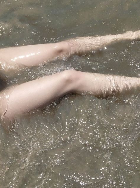 Thigh Goals Aesthetic, Pale Skin Beach, Pale Beauty Aesthetic, Power Couple Goals, Pale Skin Aesthetic, Pale White Skin, Aesthetic Water, Clear Ocean, Pale Aesthetic