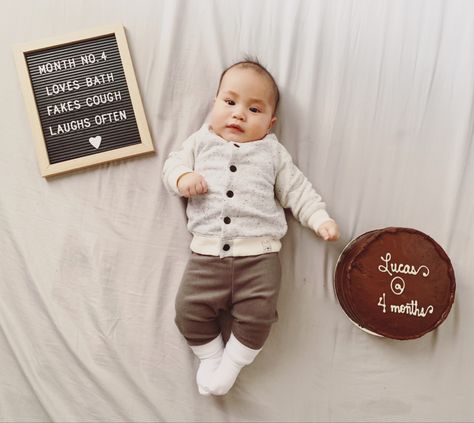 4 Months Letter Board Baby, Newborn Monthly Photos, Monthly Ideas, Monthly Photoshoot, 4 Month Old Baby, 4 Month Baby, Baby Milestones Pictures, Monthly Baby Pictures, Baby Milestone Photos