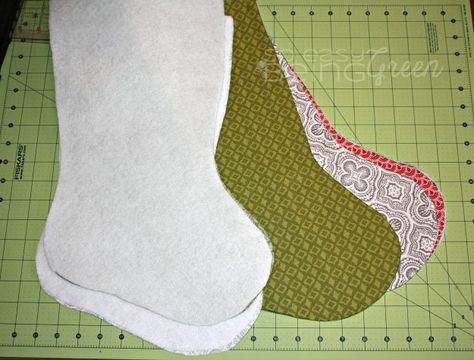 Christmas Stocking Template, Diy Christmas Stocking, Crafty Christmas Gifts, Christmas Socks Pattern, Christmas Stocking Tutorial, Stocking Patterns, Christmas Stockings Sewing, Stocking Tutorial, Mini Christmas Stockings