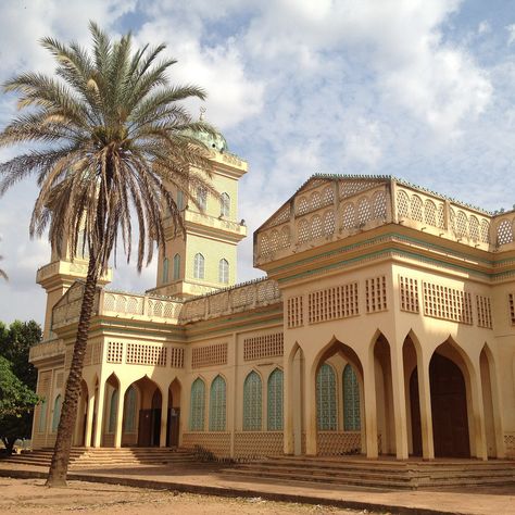 Mosquée de Korhogo French Creole, Africa People, Beating Heart, Round The World, African Countries, Northern Italy, People Of The World, Ivory Coast, The Crazy