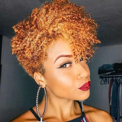 Afro Hairstyles For Women, Tapered Natural Hair Cut, Big Natural Hair, Natural Hair Haircuts, Cabello Afro Natural, Short Natural Curly Hair, Tapered Natural Hair, Natural Hair Cuts, Tapered Hair