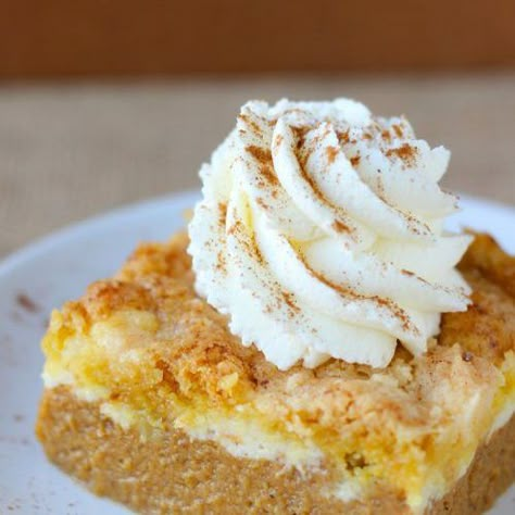 Pumpkin Cream Cheese Dump Cake Cream Cheese Dump Cake, Easy Dump Cake Recipe, Pumpkin Dump, Dump Cake Pumpkin, Dump Cakes, Pumpkin Cream Cheese, Pumpkin Cream Cheeses, Pumpkin Recipes Dessert, Dump Cake Recipes