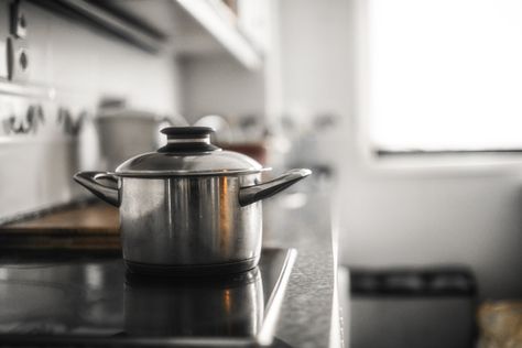 Glass top stoves look great but can be tricky to clean. Follow these glass stove top cleaner tips to learn how to clean cooktop ovens and stovetops. Cleaning Glass Stove Top, Best Stainless Steel Cleaner, Stove Top Cleaner, Clean Stove, Holiday Cleaning, Cleaning Advice, Glass Cooktop, Deep Cleaning Tips, Cleaning Guide