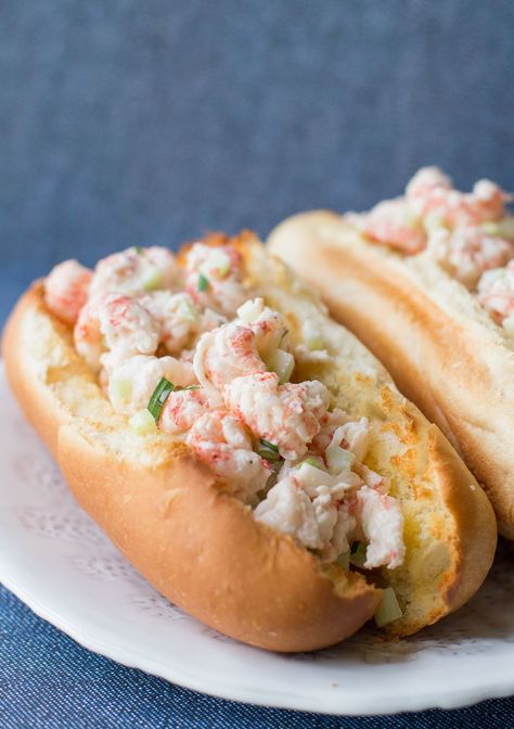 Langostino Tails Rolls. #enmicocinahoy #langostinos Langostino Tails Recipe, Seafood Rolls, Langostino Recipes, Sandwich Inspiration, Shrimp Roll, Pescatarian Diet, Pescetarian Recipes, Chilean Recipes, Sandwich Ingredients