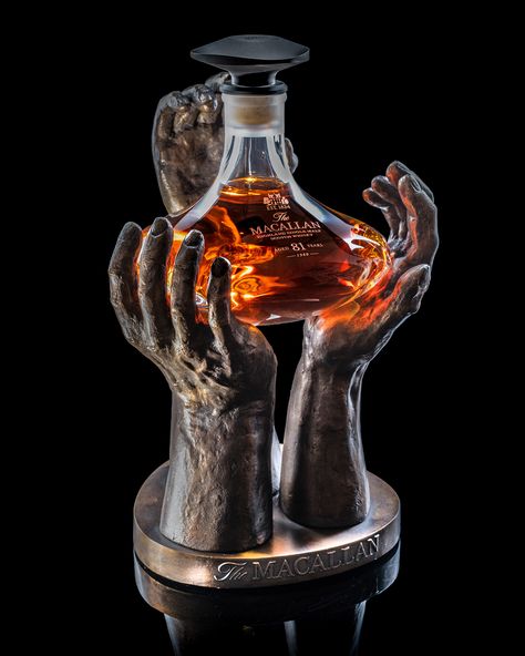 This 81-Year-Old Macallan Is the World's Oldest Whisky Fancy Liquor Bottles, Cool Whiskey Bottles, Cool Alcohol Bottles, Three Hands Holding, Expensive Liquor, Macallan Whisky, Pretty Alcoholic Drinks, 3d Product Animation, Single Malt Whiskey