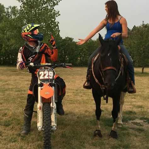 Motocross couple     Dustin Wollman  & Bridgette Twite Motocross Couple, Country Couple Pictures, Country Relationship Goals, Country Relationships, Bike Couple, Cute Country Couples, Nitro Circus, Motos Yamaha, Motocross Love