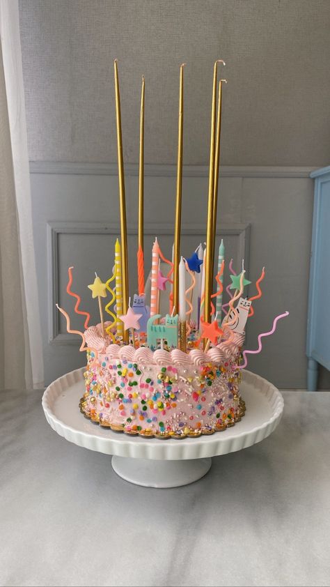 Chats • Instagram Sassy Cakes, Rodjendanske Torte, Cookie Balls, Cute Birthday Ideas, Creative Birthday Cakes, Party Store, Pretty Birthday Cakes, Cute Birthday Cakes, Party Animal