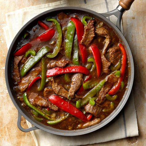 When I need a speedy skillet supper, this pepper steak comes to my rescue. The tender meat is slightly sweet, with a hint of brown sugar and molasses. —Monica Williams, Burleson, Texas Chinese Pepper Steak, Pepper Steak Recipe, Wok Recipes, Leftover Steak, Winter Meals, Keto Beef, Skillet Dinners, Healthy Supper, Pan Dinners