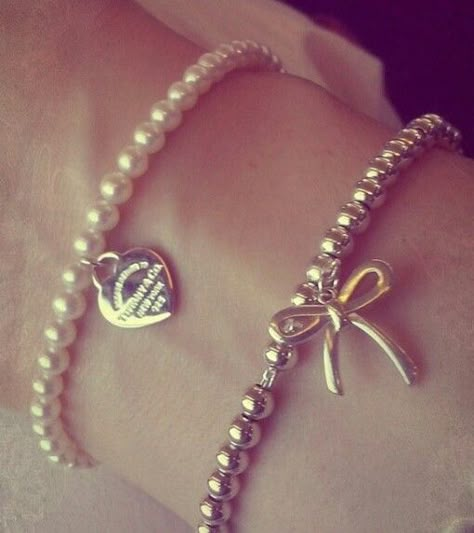 2014 Girly Tumblr, Bracelet Stacks, Pretty Jewelry Necklaces, Classy Jewelry, Jewelry Lookbook, Girly Jewelry, Jewelry Inspo, Dream Jewelry, Pretty Jewellery