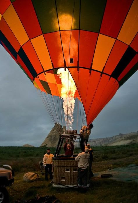 Hot Air Balloon Rides, Air Balloon Rides, Foto Tips, Hot Air Balloons, Air Balloons, Travel Goals, Pretty Places, Travel Inspo, Date Ideas