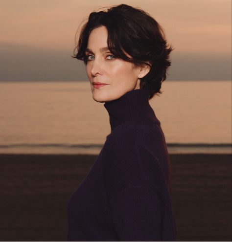 Carrie Anne Moss, Matrix Hair, Really Short Hair, Hair Inspiration Short, New Hairstyle, 인물 사진, Keanu Reeves, The New York Times, Wavy Hair