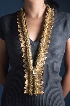 M&J Trimming: Zipper and Lace Metallic Statement Necklace DIY Zipper Necklace, Diy Statement Necklace, Necktie Crafts, Zipper Crafts, Zipper Jewelry, Diy Collier, Jewerly Designs, Zippers Fashion, Diy Jewelry Necklace