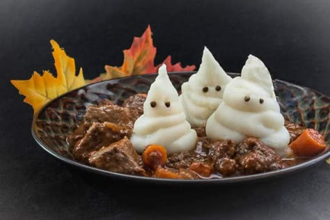 Beef Stew Dinner, Stew Dinner, Healthy Halloween Food, Postres Halloween, Spooky Food, Healthy Halloween, Halloween Dinner, Beef Stew Recipe, Stew Recipe