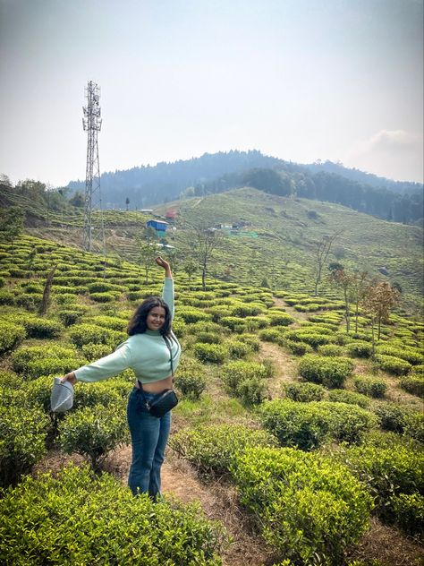 Darjeeling Aesthetic Outfit, Darjeeling Video, Darjeeling Aesthetic, Darjeeling Photography, Mountain Poses Photo Ideas, Mountain Poses, Darjeeling Travel, Darjeeling Tea, Mountain Pose