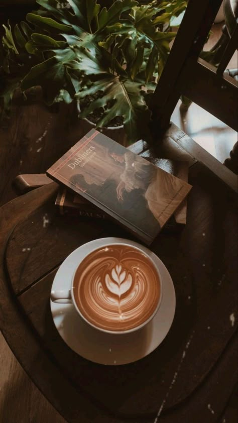 Aesthetic Pictures Of Coffee, Barista Aesthetic Wallpaper, Making Coffee Aesthetic, Aesthetic Coffee Shop Pictures, Coffee Shop Aesthetic Wallpaper, Coffee Pictures Aesthetic, Brown Coffee Aesthetic, Coffee Astethic, Cappuccino Wallpaper