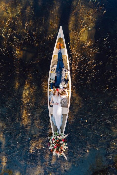 Upstate New York canoeing elopement in the Adirondack Mountains during the fall. Adirondack elopement photographer. Adirondack elopement wedding. New York elopement packages. East coast elopement. Canoe Photography, Ny Elopement, Canoe Wedding, Boat Photos, Boat Photoshoot, Elopement Details, Adirondack Wedding, Adirondacks Wedding, Boat Wedding