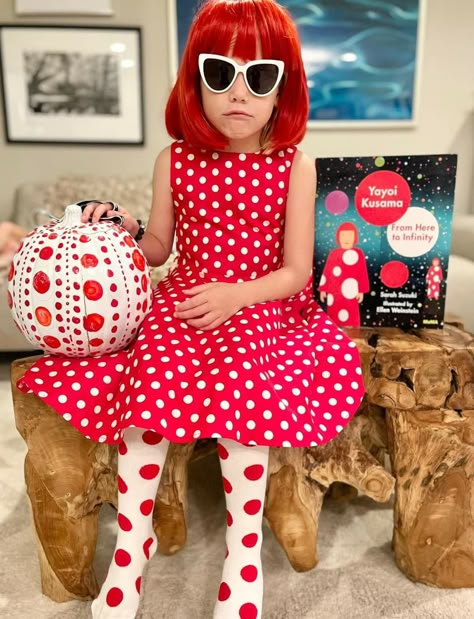 Art History Costumes Halloween, Yayoi Kusama Costume Diy, Famous Artist Halloween Costume, Art Teacher Halloween Costumes, Artist Costume For Kids, Surreal Costume, Art Halloween Costume, Mini Theatre, World Book Day Outfits