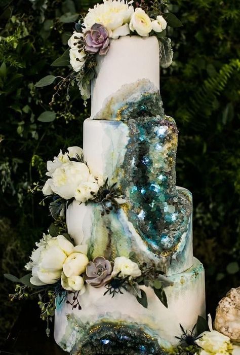 Geode Wedding Cakes, Crystal Cakes, Geode Cakes, Geode Cake Wedding, Geode Wedding, Geode Cake, Traditional Wedding Cakes, Crystal Cake, Traditional Wedding Cake