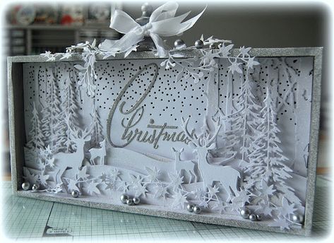 Kath's Blog......diary of the everyday life of a crafter: A Magical Winter Wonderland... Christmas Diorama, Box Frame Art, Decoration Vitrine, Tim Holtz Christmas, Silver Christmas Decorations, Christmas Shadow Boxes, Shadow Box Ideas, Christmas Artwork, Shadow Box Art