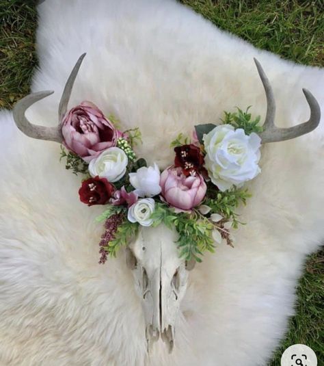 Boho Deer Skull, Cow Head Decor, Deer Skull Decor, Decorated Skulls, Euro Mounts, Skull Decorations, Deer Skull Art, Bull Skull Tattoos, Antler Projects