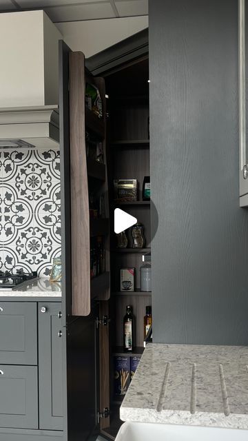 Masterclass Kitchens on Instagram: "Do you have a smaller kitchen but need a LOT of storage space? We’ve got the solution for you 🫵

Go on, get yourself a corner pantry ☁️

#smallkitchendesign #smallkitchenideas #pantry #kitchenpantry #spicerack #kitchenstorage #trending" Corner Pantry Ideas, Breakfast Nook With Storage, Corner Kitchen Pantry, Corner Pantry, Kitchen Storage Space, Kitchen Diy Makeover, Corner Space, House Decorating, Kitchen Remodel Idea