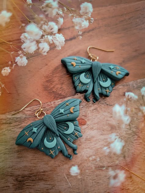 Clay Moth Earrings, Polymer Clay Witch Earrings, Polymer Clay Moth Earrings, Moth Clay Earrings, Polymer Clay Moth, Witchy Clay Earrings, Witchy Polymer Clay Ideas, Cottagecore Crafts, Diy Earrings Polymer Clay