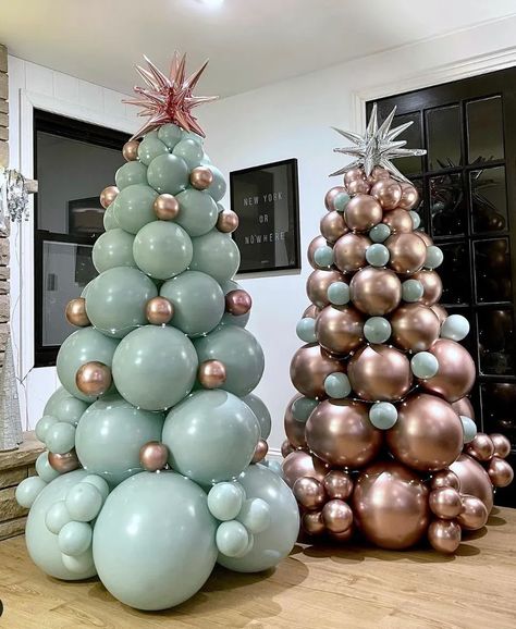 Balloon Christmas, Balloon Tree, Christmas Balloon Decorations, Deco Ballon, Holiday Balloons, Company Christmas Party, Red Green Christmas, Large Christmas Tree, Diy Balloon Decorations