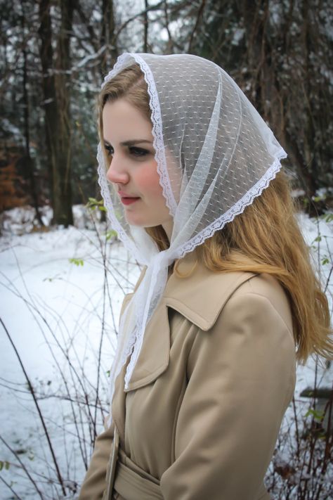 Maira Khan, Christian Head Covering, Catholic Veil, Veil Styles, Head Coverings, Fashion Modest, Chapel Veil, Lace Veil, Dakota Fanning