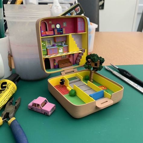 My Quarantine Project! Made My Favourite Childhood Home, Simpsons ‘Polly Pocket’ Style Diy Polly Pocket House, Polly Pocket Diy, Diy Polly Pocket, Sister Birthday Presents, Cat Castle, Polly Pockets, Old Commercials, Flash Ideas, Tiny Stuff