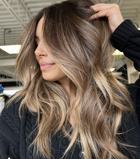 Blonde With Darker Roots, Golden Highlights Brown Hair, Warm Honey Blonde, Blonde Hair Trends, Shadow Roots, Blonde Ombré, Balayage Blond, Brown Hair Balayage, Blonde Hair Looks