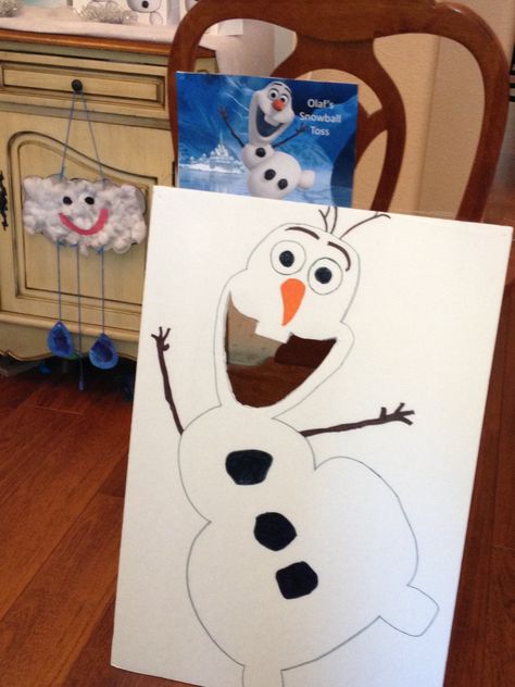 Frozen Olaf snowball toss game Fun Christmas Party Ideas, 4de Verjaardag, Elsa Birthday Party, Frozen Bday Party, Elsa Birthday, Disney Frozen Birthday, Frozen Themed Birthday Party, Disney Birthday Party, Frozen Theme Party