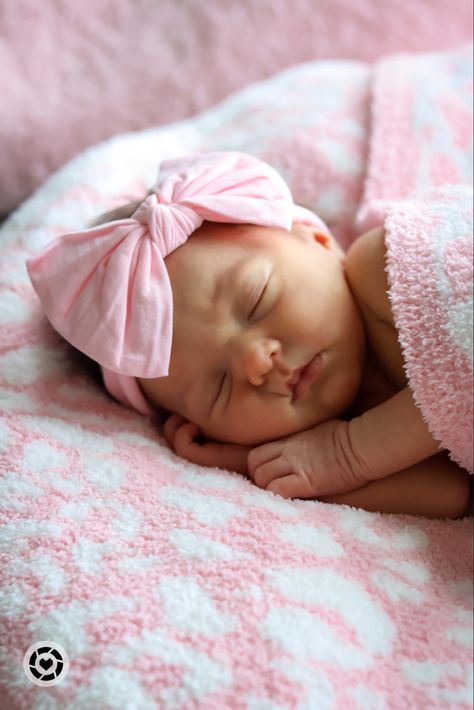 Girly Baby Photoshoot Ideas, Newborn Baby Girl Photoshooting, Baby Girl Photoshooting Ideas At Home, Newborn Girl Photoshooting Outfits, Girl Newborn Photoshooting Ideas, Baby Girl Photoshooting At Home, Newborn Baby Girl Photoshooting Ideas, New Borned Baby Girl, Newborn Girl Photoshooting Ideas