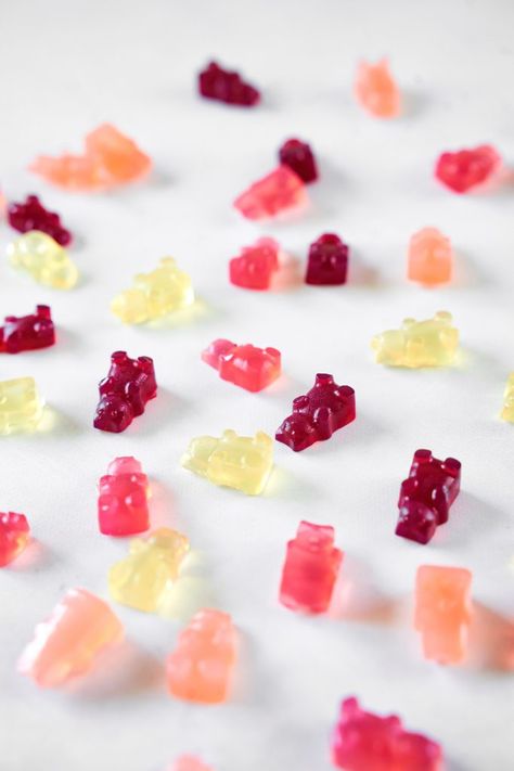 3-Ingredient Vegan Gummy Bears Recipe - Wow, It's Veggie?! Vegan Gummy Bears, Homemade Gummy Bears, Healthy Gummies, Homemade Fruit Snacks, Gummy Bear Candy, Gummies Recipe, Bear Recipes, Vegan Gummies, Vegan Chef