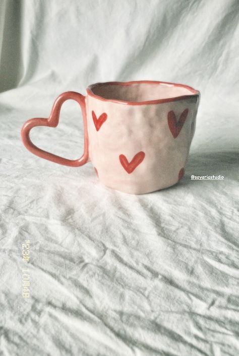 Pottery Mug Handle, Ceramic Cup Handles, Cups And Glasses, Heart Mug, Cerámica Ideas, Easy Paper Crafts Diy, Tanah Liat, Pretty Mugs, Clay Mugs