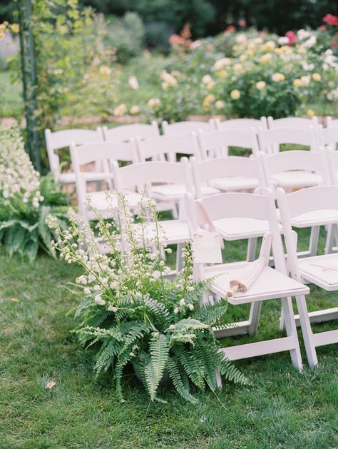 Smilax Wedding Table Runner, Isle Entrance Decorations Wedding, Fern Flower Arrangements Wedding, Fern Wedding Aisle, Fern Flower Arrangements, Fern With Flowers, Ferns Wedding Decor, Wedding Pathway Decor, Fern Arrangements