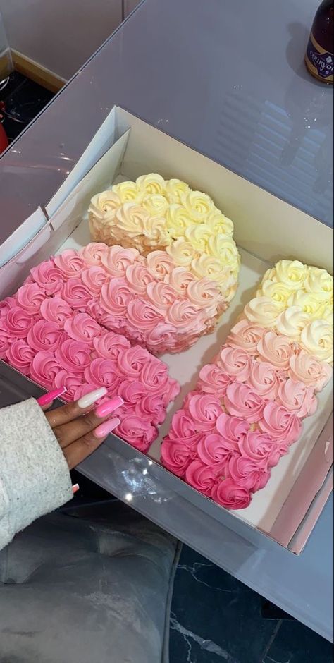 21st Bday Ideas, Birthday Goals, Gorgeous Birthday, 21st Birthday Cakes, 21st Birthday Decorations, Pink Birthday Cakes, 21st Birthday Cake, Beautiful Birthday Cakes, Birthday Party 21