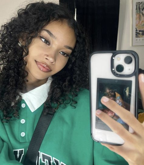 Kaylee Malcolm, Light Brown Skin, Pretty Dark Skin, Avengers Outfits, Quick Natural Hair Styles, Dyed Hair Inspiration, Curly Hair Women, Aesthetic People, Pretty Selfies