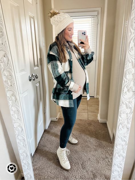 Winter Preggo Outfits, Cute Pregnant Christmas Outfits, Maternity Outfits Casual Winter, Cute Cold Weather Outfits Pregnant, Winter Maternity Outfits Leggings, Pregnacy Fashion Outfits Fall, Casual Maternity Winter Outfits, Winter Fashion For Pregnant Women, Style The Bump Winter