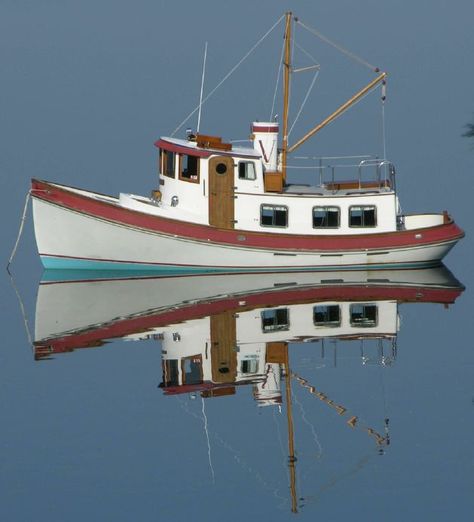 1985 Lord Nelson Victory Tug Power Boat For Sale - www.yachtworld.com Ships And Boats, Wooden Fishing Boat, Tug Boats For Sale, Boat Colors, Boating Pictures, Power Boats For Sale, Lord Nelson, House Boats, Power Boat