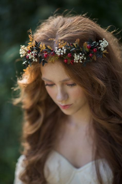 Autumn flower bridal half wreath. The flower wreath is made of natural preserved material, artificial flowers, leaves, grass and other trinkets used for arranging. Photo: Michaela Durisova photography Model: Tamara L. When stored in dry and dark place, our products last 10-15 years. We can also make you other matching accessories. Please message me for more information. :) ---------------------------------------------------------------- SHIPPING INFO For EU orders: Your package will arrive in ab Greenery Crown, Hip Wedding, Fall Flower Crown, Half Wreath, Flower Crown Bride, Half Crown, Autumn Bride, Rose Hips, Hair Wreaths