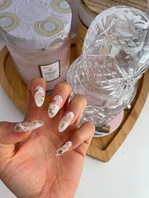 white marble almond shaped nails with gold flakes Marble Almond Nails, Nails With Gold Flakes, Fall Almond Nails, Almond Nails Pink, Almond Acrylic Nails Designs, Almond Shaped Nails, Nails With Gold, Almond Acrylic, Shape Nails