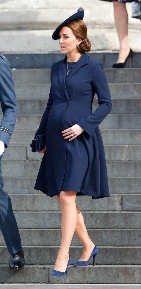 A Look Back at Kate Middleton's Best Maternity Style | Glamour Kate Middleton Pregnant Outfits, Kate Middleton Maternity Style, Kate Middleton Style Dresses, Pregnant Dresses, Kate Middleton Shoes, Maternity Looks, Kate Middleton Pregnant, Kate Middleton Hats, Kate Middleton Style Outfits