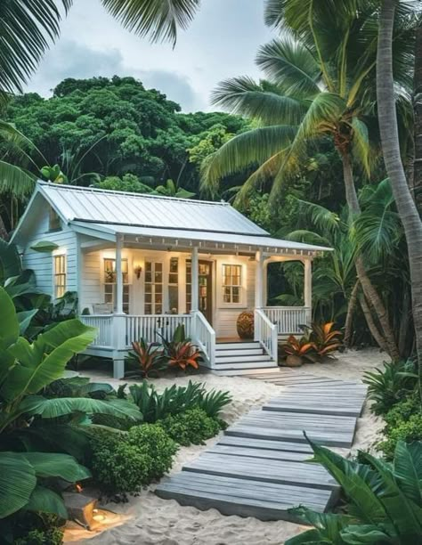 Tropical Homes Exterior, Cottage By The Beach, Beach House Exterior Tropical, Small Beach Resort, Hawaii Cottage, Tropical Villa Design, Beach Cottage House, Small Beach House, Beach House Decorating Ideas