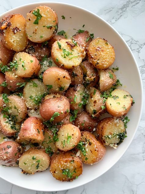 Baby Medley Potatoes Recipe, Medley Potatoes Recipes, Roast Potatoes Recipes, Bbq Side Dishes Healthy, Potato Medley Recipe, Crispy Baby Potatoes, Sautéed Potatoes, Potato Medley, Baby Potato Salad