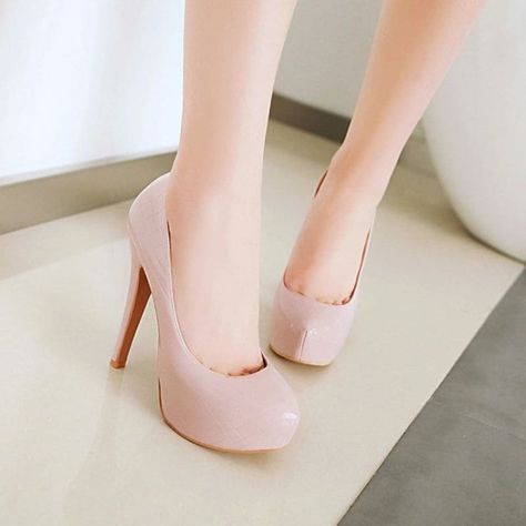 High Heel Court Shoes, Low Front, In Plus Sizes https://pleasuresandsins.com/products/high-heel-court-shoes-low-front-in-plus-sizes Pleasures and Sins #Bestseller Black Look, Statement Shoe, Super High Heels, Black White Pink, Court Shoes, High Heel Pumps, Heel Shoes, Bosnia And Herzegovina, Exclusive Collection