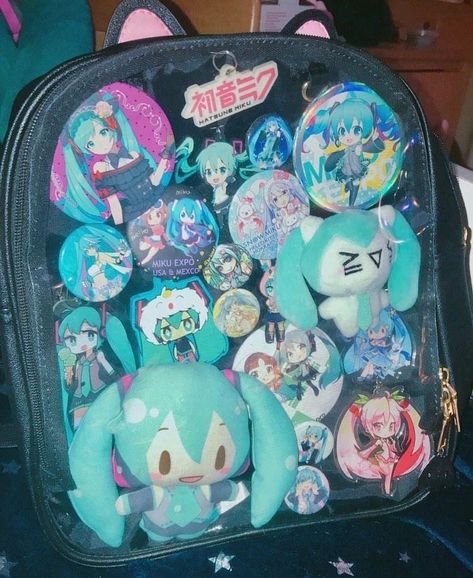 364 Likes, 1 Comments - Painful Bags ♡ (@itabagcentral) on Instagram: “Character: Miku Hatsune⠀ Series: Vocaloid⠀ Itabagger: @gaymiku⠀ ⠀ 💜🎶Happy Miku Day!🎶💜⠀ ⠀ This is…” Miku Merch, Miku Aesthetic, Ita Bags, Decorated Bags, Ita Bag, Miku Hatsune, Random Images, Backpack Decoration, Japanese Dolls